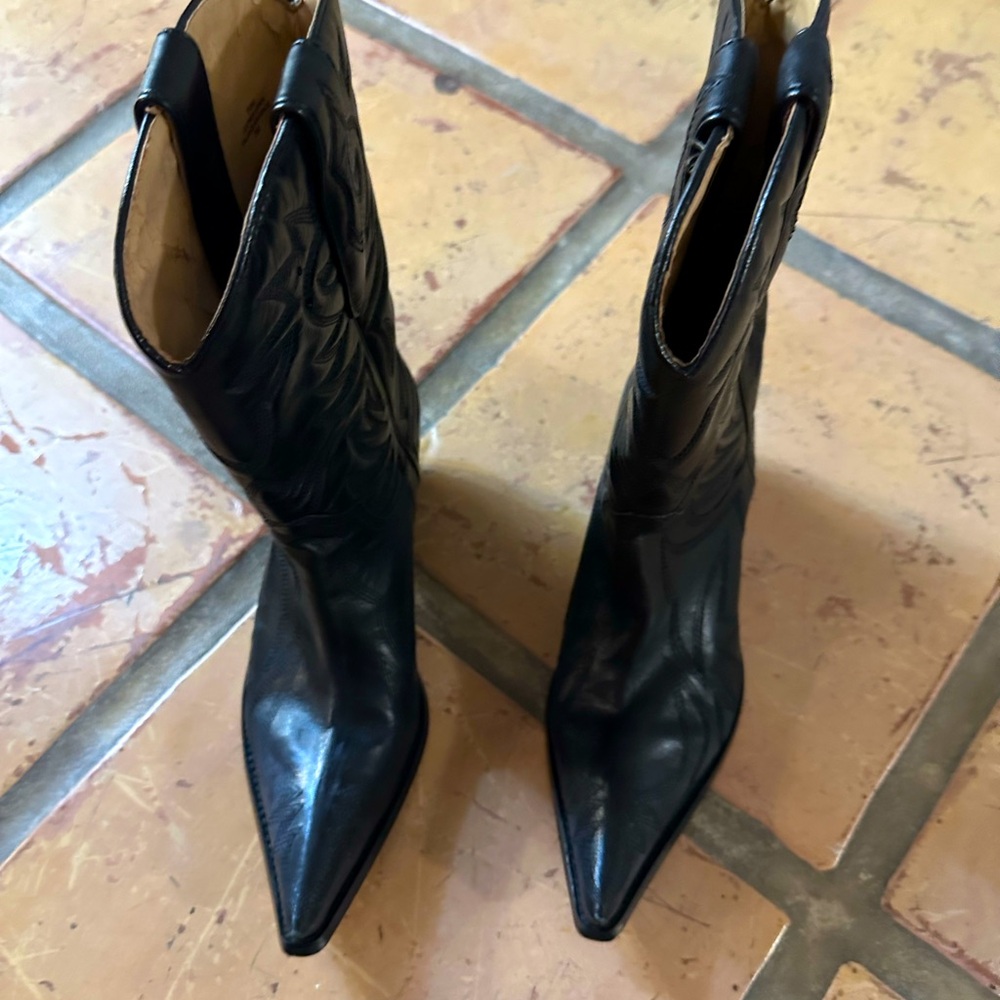 GUESS BY MARCIANO LEATHER BLACK BOOTS. MIDCALF WOMEN 🌹